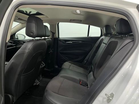 Used 2018 Buick Regal Preferred image 29