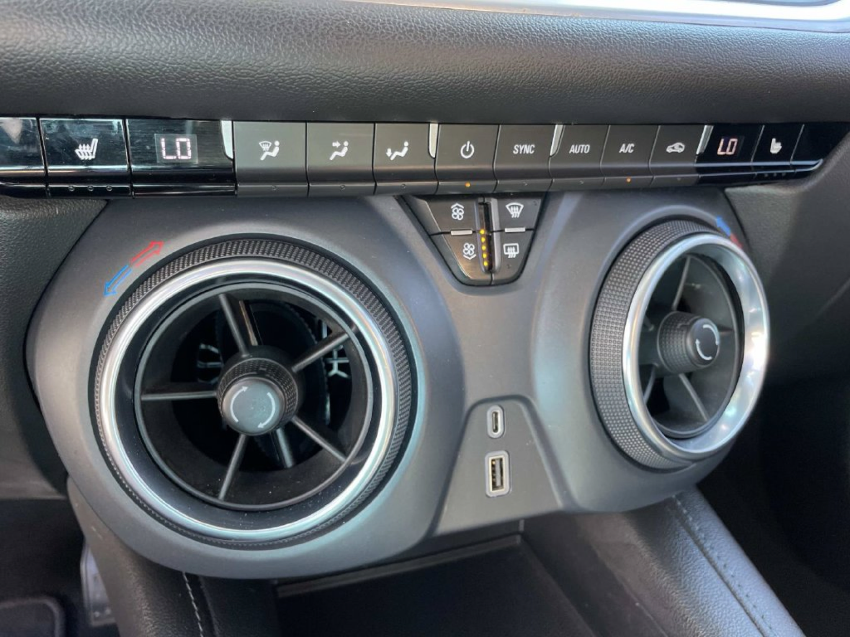 Used 2020 Chevrolet Blazer LT w/ Sound & Technology Package AWD/4WD image 28