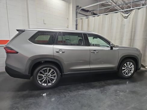 New 2026 Toyota Grand Highlander AWD image 8