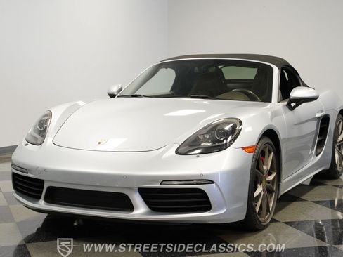 Used 2017 Porsche 718 Boxster S RWD image 18