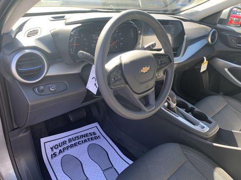 New 2026 Chevrolet Trax LS w/ LS Convenience Package FWD image 10