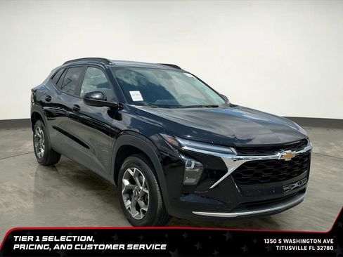 Used 2025 Chevrolet Trax LT w/ LT Convenience Package FWD image 9