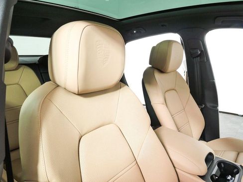 New 2026 Porsche Cayenne Coupe AWD/4WD image 25
