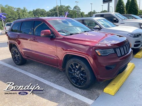 Used 2021 Jeep Grand Cherokee Laredo X RWD image 2