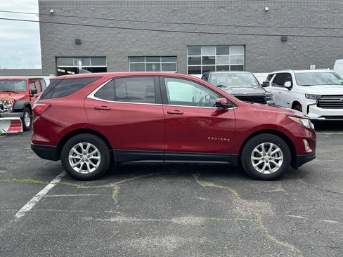 Used 2021 Chevrolet Equinox LT FWD image 2