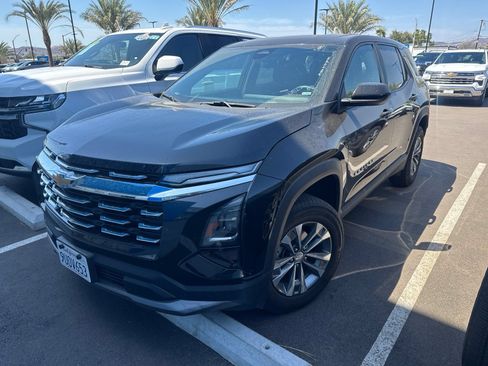 Used 2026 Chevrolet Equinox LT w/ Convenience Package II FWD image 3