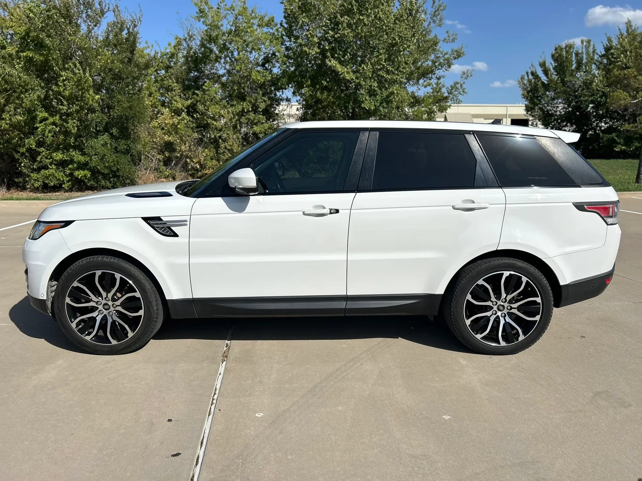 Used 2015 Land Rover Range Rover Sport HSE AWD/4WD image 9