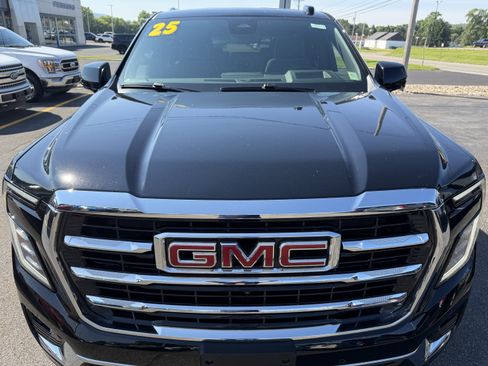 Used 2025 GMC Yukon Elevation w/ Elevation Premium Package AWD/4WD image 5