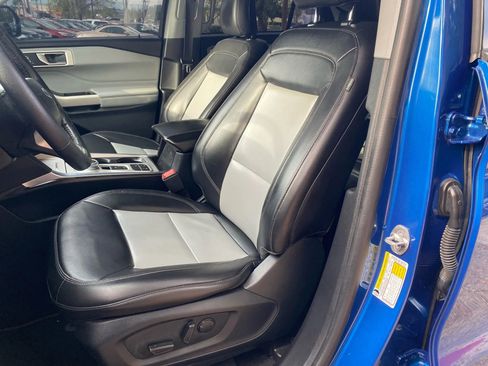 Used 2022 Ford Explorer XLT w/ Equipment Group 202A image 10