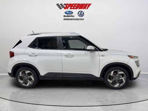Used 2025 Hyundai Venue SEL FWD image 4