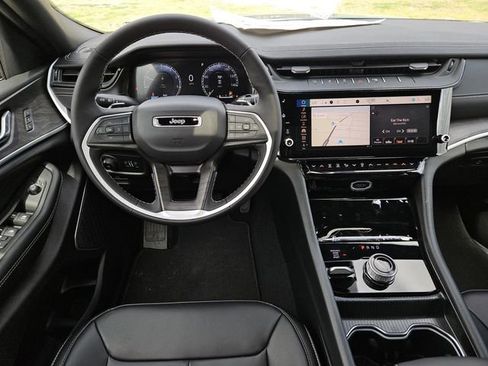 New 2026 Jeep Grand Cherokee Limited w/ Limited Altitude Package AWD/4WD image 4