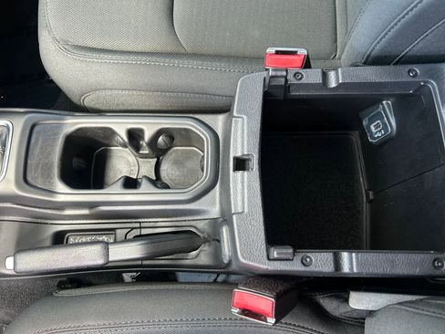 Used 2022 Jeep Wrangler Sport AWD/4WD image 24