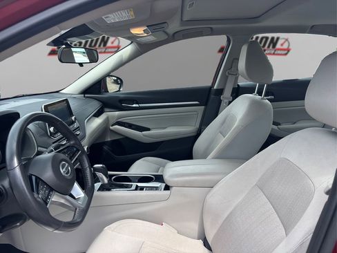 Used 2022 Nissan Altima 2.5 SV w/ SV Premium Package AWD/4WD image 9