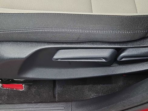 Used 2025 Honda CR-V LX image 17