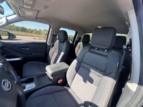 Used 2023 Nissan Frontier SV RWD image 11