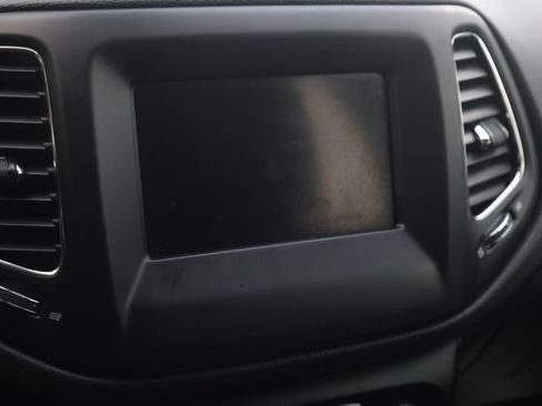 Used 2020 Jeep Compass Latitude FWD image 17