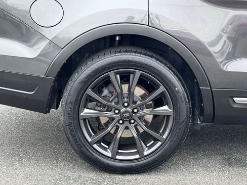 Used 2018 Ford Explorer XLT w/ Equipment Group 202A image 40