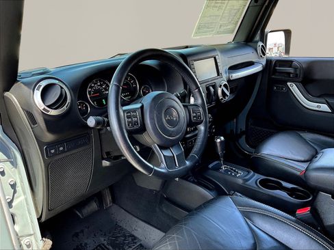 Used 2015 Jeep Wrangler Rubicon w/ Power Convenience Group AWD/4WD image 17