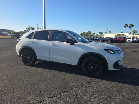 Used 2023 Honda HR-V Sport image 2