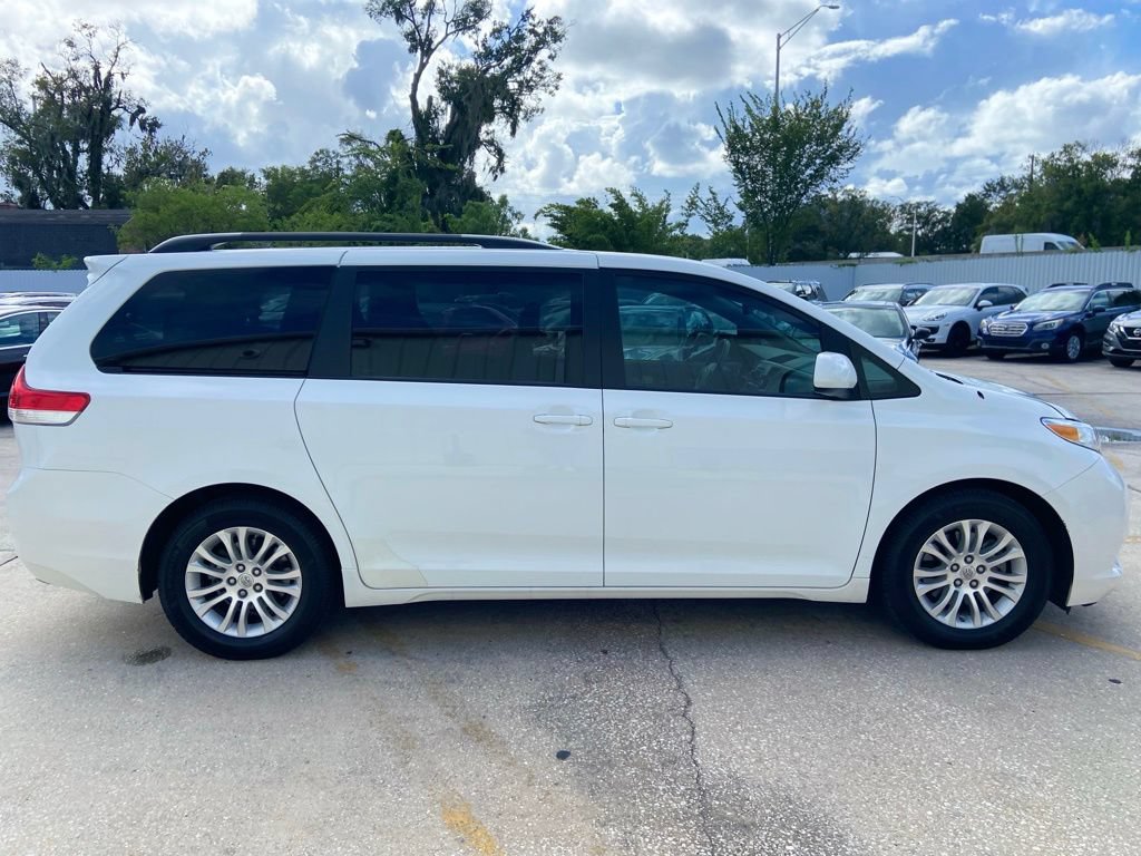 Used 2014 Toyota Sienna XLE FWD image 6