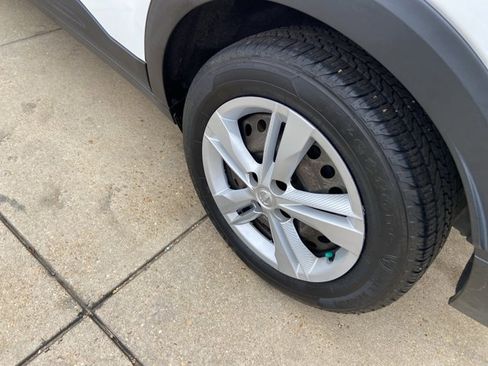 Used 2022 Nissan Kicks S image 29