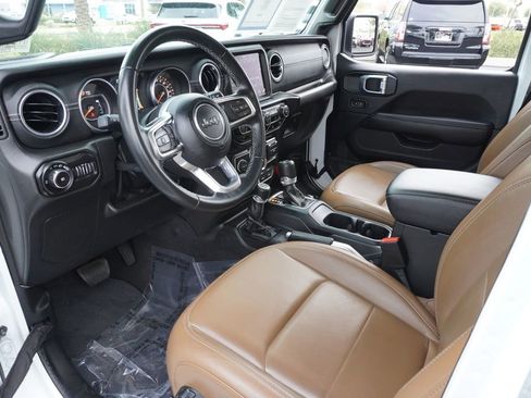 Used 2022 Jeep Wrangler Unlimited Sahara image 16