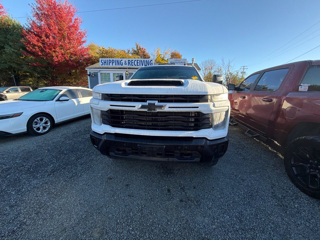 Used 2025 Chevrolet Silverado 2500 Custom w/ Custom Value Package AWD/4WD image 2