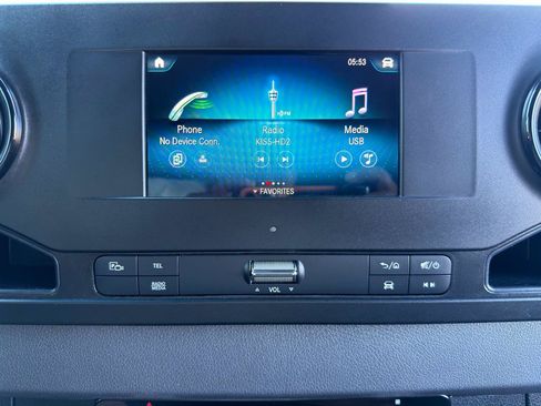 Used 2024 Mercedes-Benz Sprinter 2500 image 21