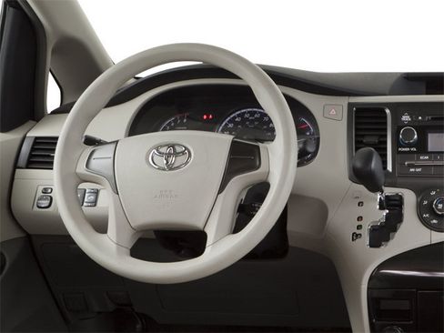 Used 2012 Toyota Sienna LE FWD image 6