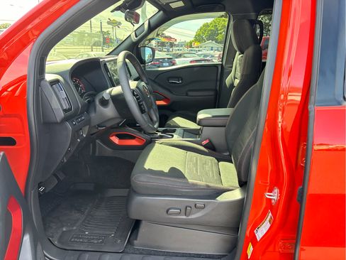 Used 2025 Nissan Frontier PRO-4X w/ Pro Convenience Package AWD/4WD image 9