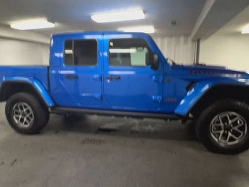 Used 2025 Jeep Gladiator Rubicon AWD/4WD image 2