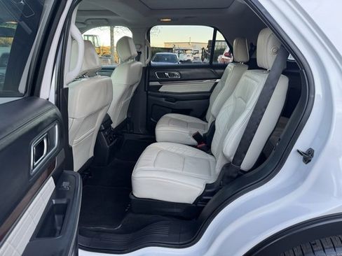 Used 2017 Ford Explorer Platinum image 14