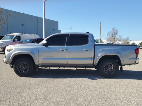 Used 2018 Toyota Tacoma SR5 image 9