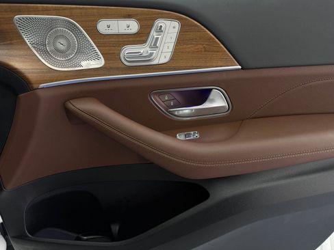 Used 2025 Mercedes-Benz GLE 450e 4MATIC w/ Winter Package image 22