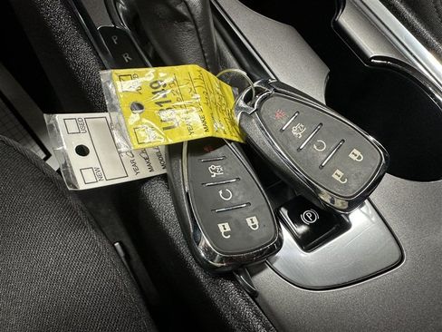 Used 2023 Chevrolet Malibu LT FWD image 19