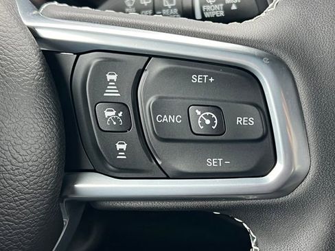 Used 2025 Jeep Wrangler Unlimited Sahara w/ Safety Group image 21