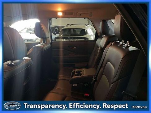 Used 2025 Nissan Pathfinder SL AWD/4WD image 12
