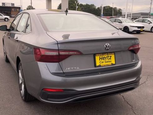 Used 2024 Volkswagen Jetta SE FWD image 8