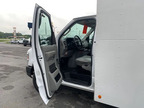 Used 2019 Ford E-350 and Econoline 350 Super Duty RWD image 7