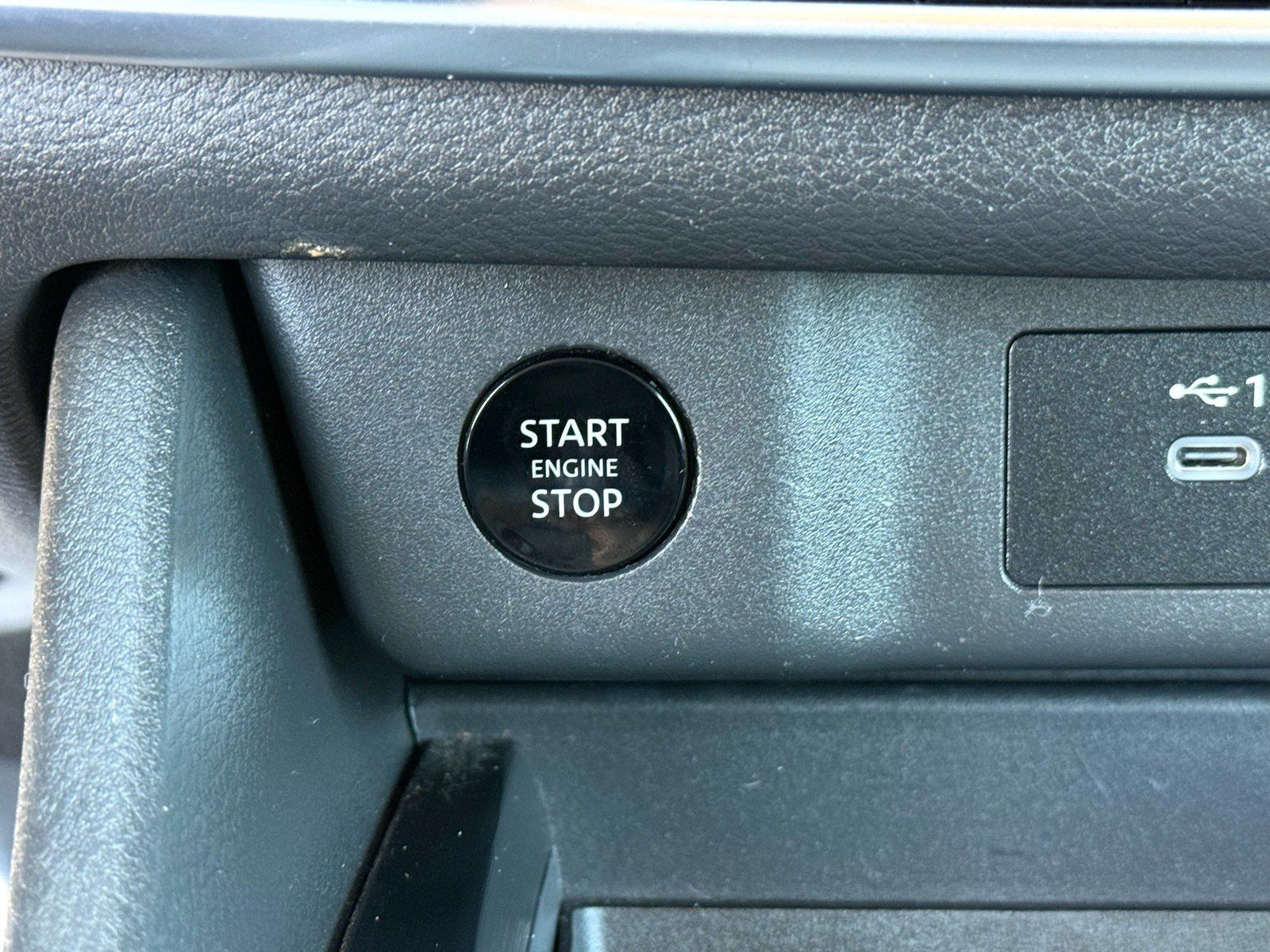 Used 2025 Nissan Rogue SV AWD/4WD image 26