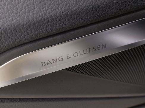 Used 2024 Audi Q8 e-tron Premium Plus w/ Premium Plus Package image 28