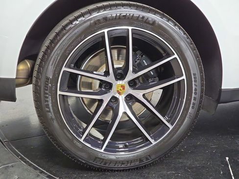 Certified 2025 Porsche Macan image 29