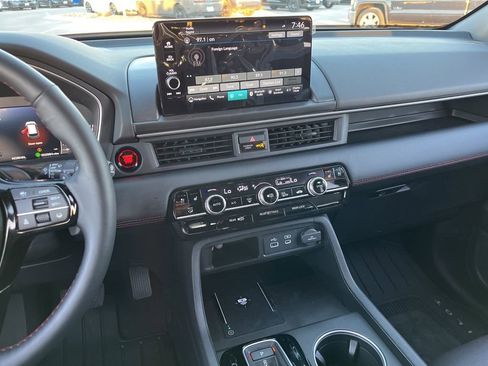 Used 2025 Honda Pilot Black Edition image 19