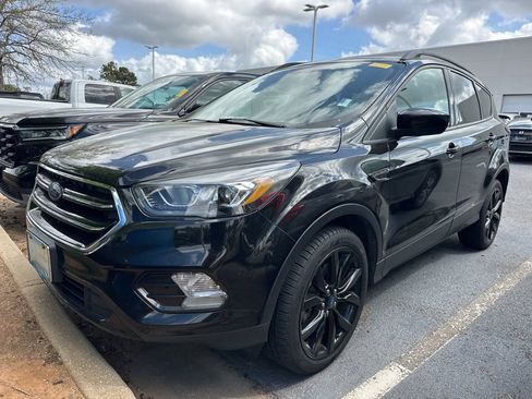 Used 2019 Ford Escape SE image 1