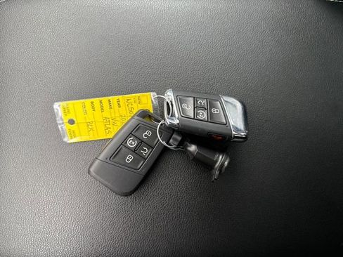 Used 2022 Volkswagen Atlas SE w/ Panoramic Sunroof Package image 20