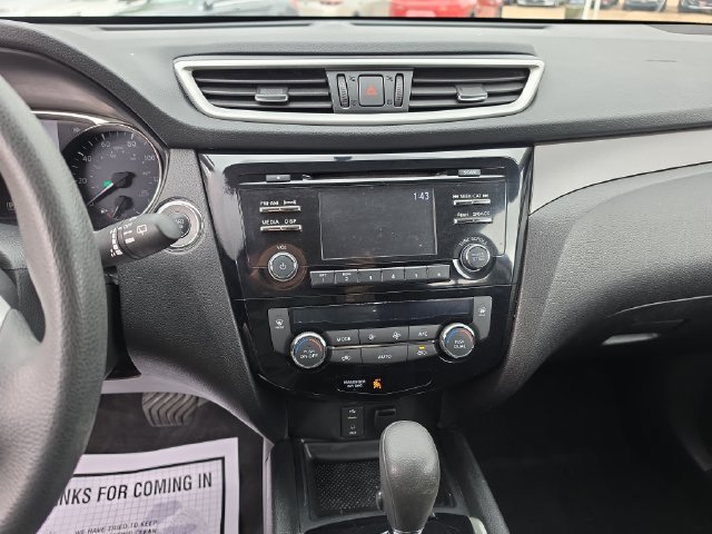 Used 2016 Nissan Rogue SV AWD/4WD image 17