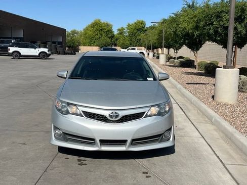 Used 2014 Toyota Camry SE FWD image 4