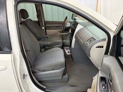 Used 2010 Dodge Grand Caravan SE w/ Climate Group image 17