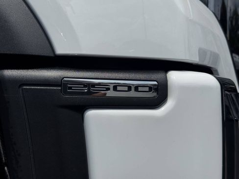 Used 2024 GMC Sierra 2500 Denali Ultimate AWD/4WD image 11