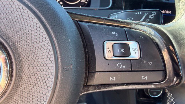 Used 2018 Volkswagen Golf R 4-Door AWD/4WD image 15
